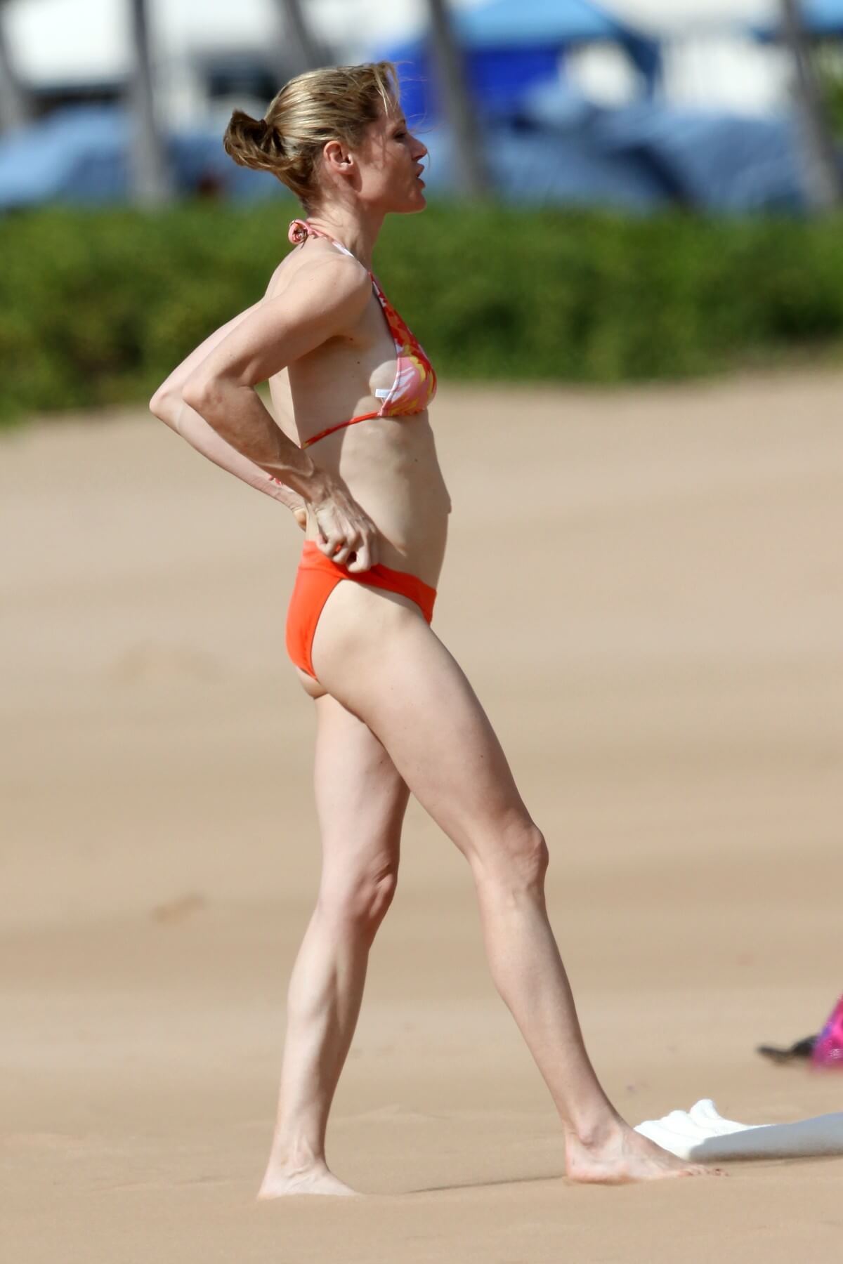 Julie Bowen In Swimsuit Faddiy