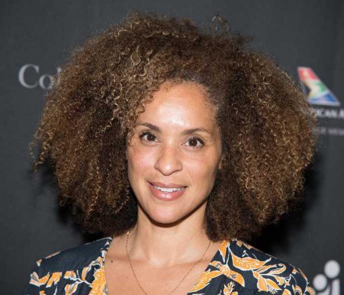 Karyn Parsons Nude Pictures Flaunt Her Diva Like Looks