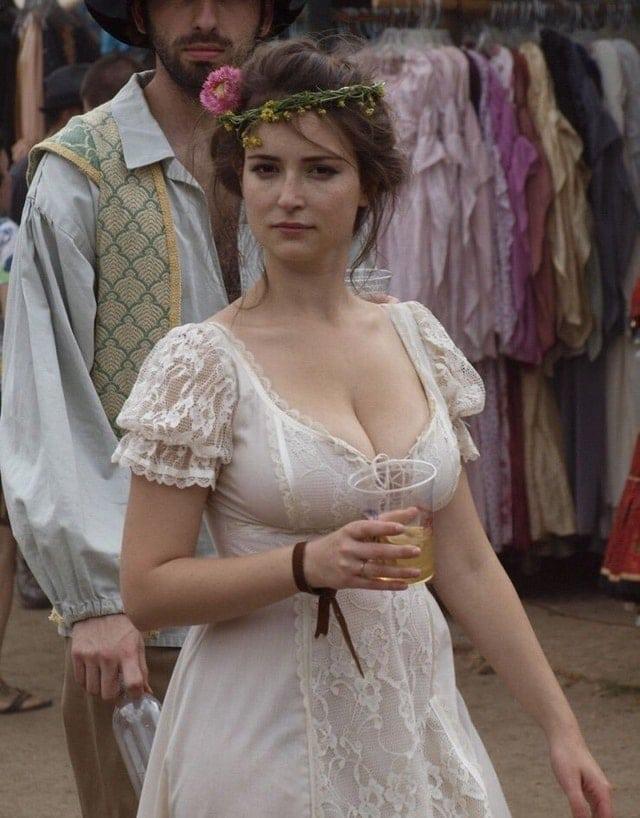 Hottest Milana Vayntrub Pictures That Are Too Hot To Handle The Viraler
