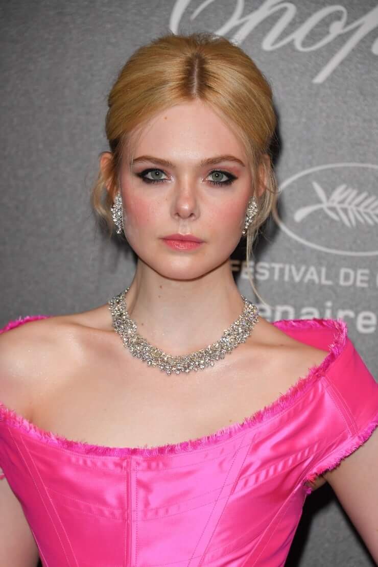 49 Elle Fanning Sexy Pictures Are Truly Epic | Best Of Comic Books
