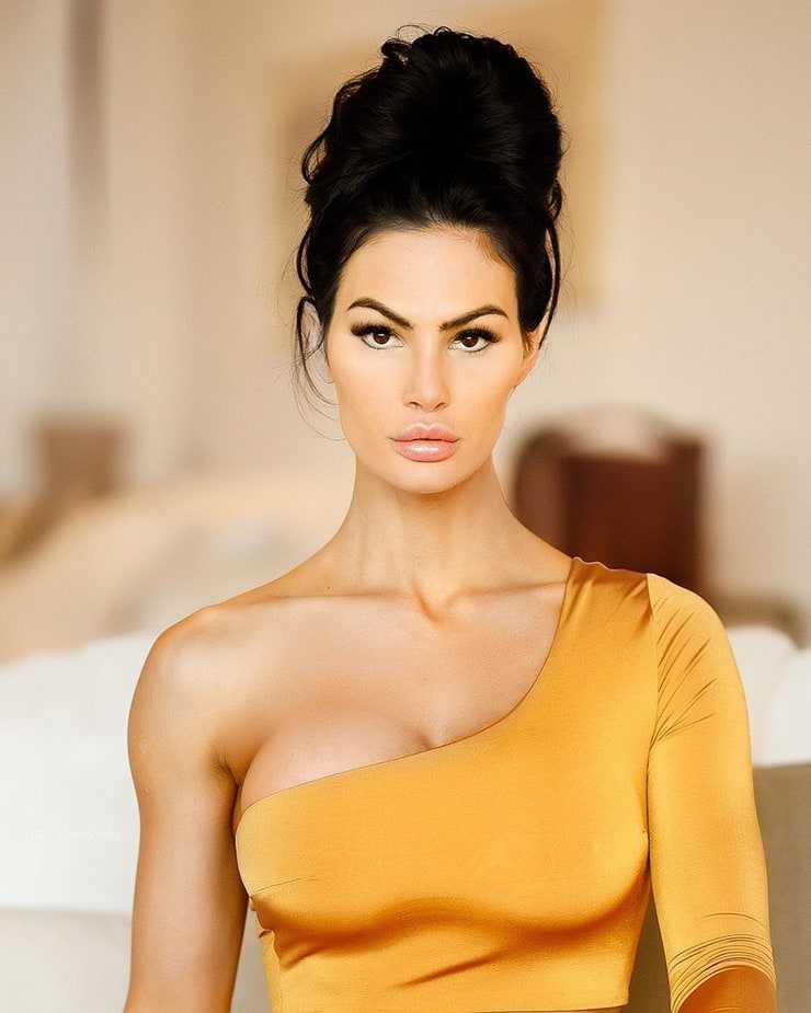 49 Hot Pictures Of Katelyn Runck Which Will Make You Succumb To Her | Best Of Comic Books
