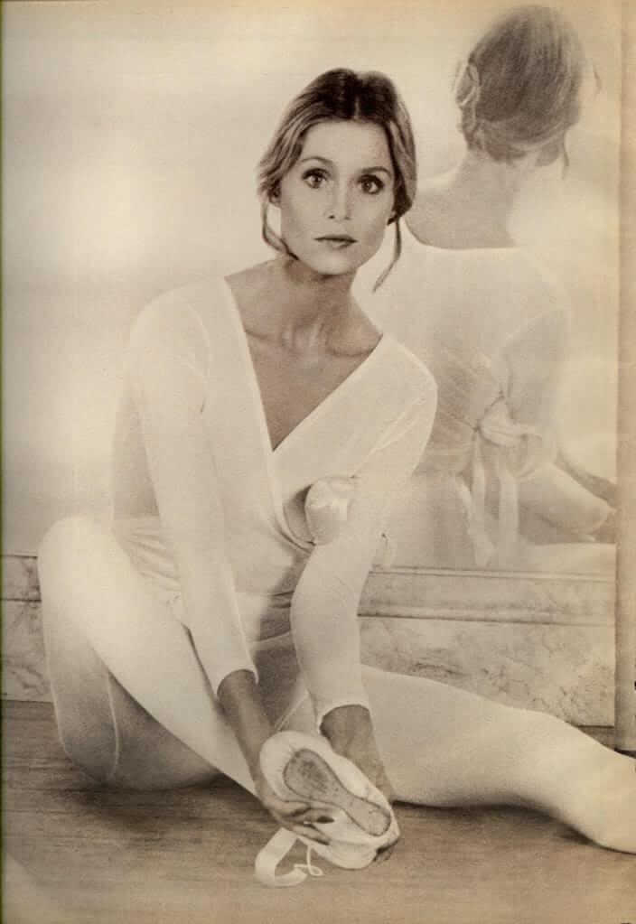 49 Hot Pictures Of Lauren Hutton Will Make Every Fan Happy | Best Of Comic Books