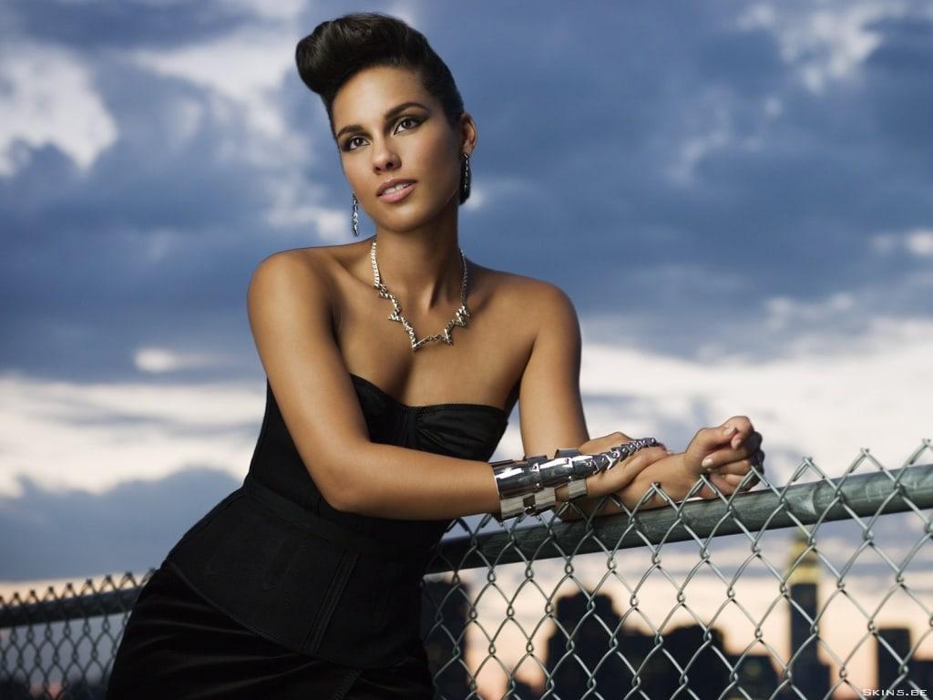 49 Hottest Alicia Keys Bikini Pictures Are Just Too Damn Beautiful | Best Of Comic Books