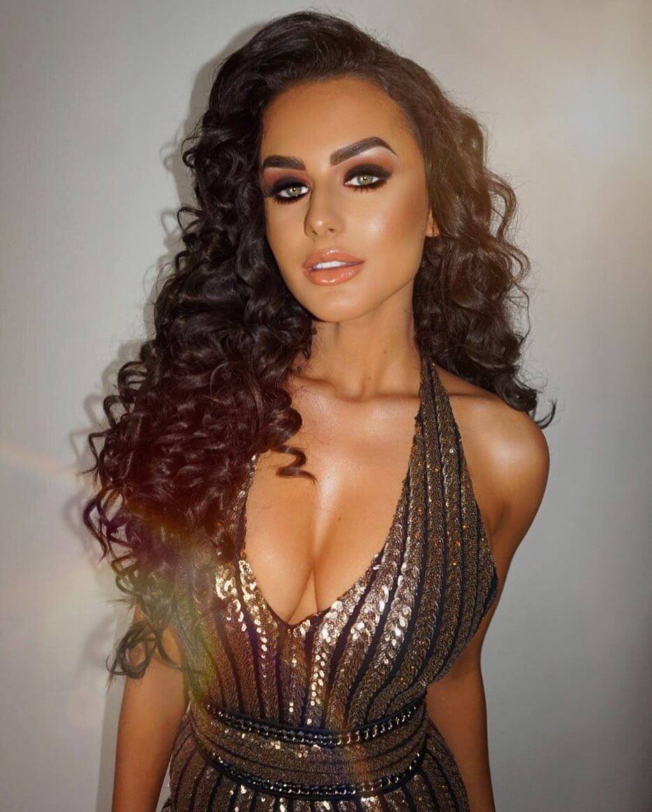 49 Hottest Amber Davies Boobs Pictures Will Make You Turn Life Around Positively For Her | Best Of Comic Books