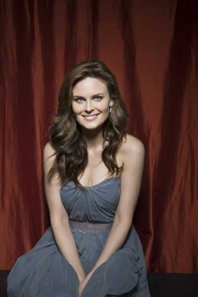 49 Hottest Emily Deschanel Bikini Pictures Shows God Took Sweet Time To Make Her | Best Of Comic Books