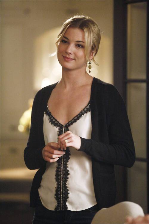 49 Hottest Emily VanCamp Butt Pictures Will Literally Drive You Nuts For Her | Best Of Comic Books