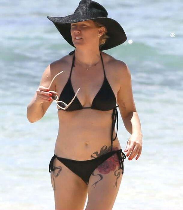 49 Hottest Jennie Garth Bikini Pictures Proves She Is A Shining Light Of Beauty | Best Of Comic Books