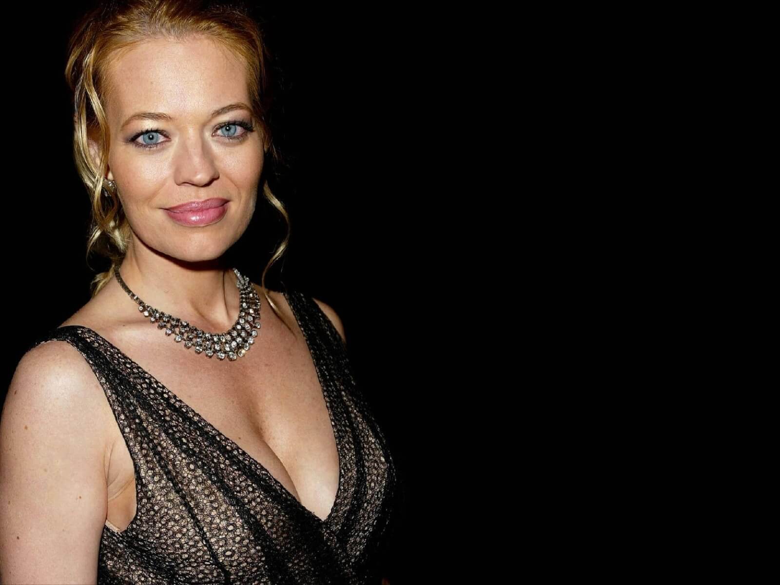 49 Hottest Jeri Ryan Bikini Pictures Will Inspire You To Hit The Gym For Her | Best Of Comic Books
