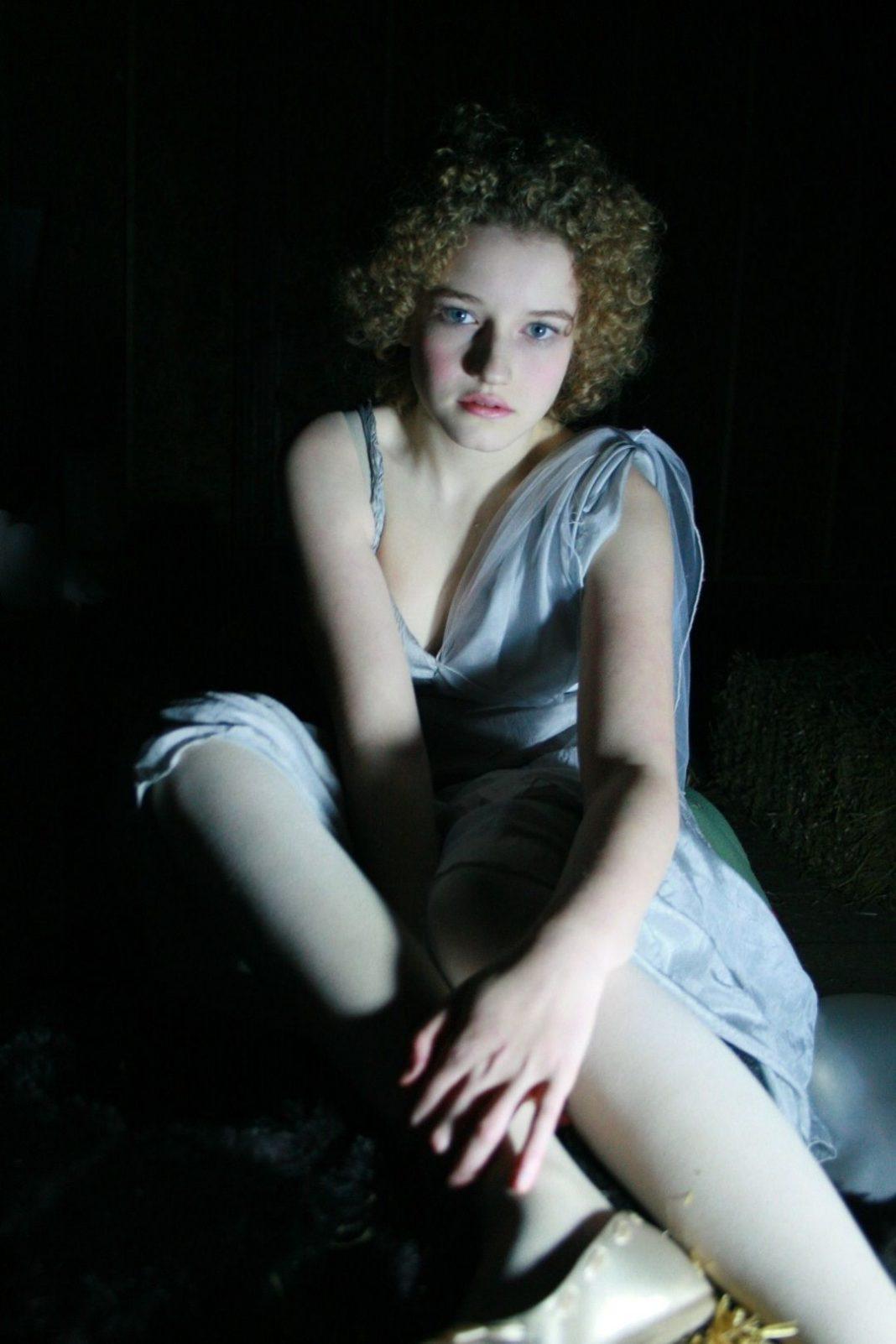 49 Hottest Julia Garner Big Butt Pictures Are Going To Make You Want Her Ba...