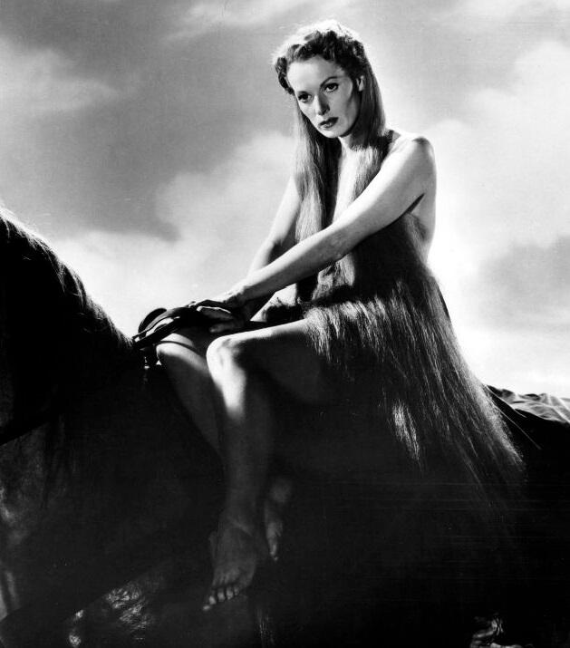 49 Hottest Maureen O’Hara Bikini Pictures Will Make You Desire Her Like No Other Thing | Best Of Comic Books