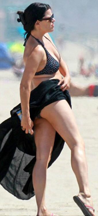 49 Hottest Neve Campbell Big Butt Pictures Will Bring Big Broad Smile On Your Face | Best Of Comic Books