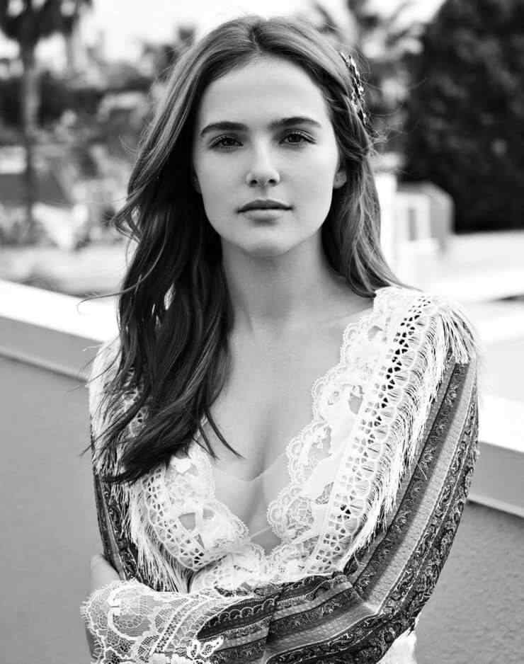 49 Hottest Zoey Deutch Bikini Pictures Will Make You Want To Play With Her | Best Of Comic Books