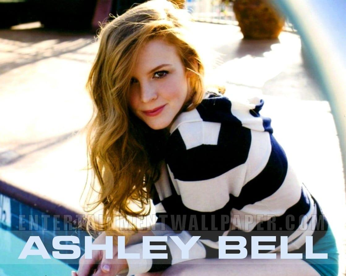Ashley Bell  nackt