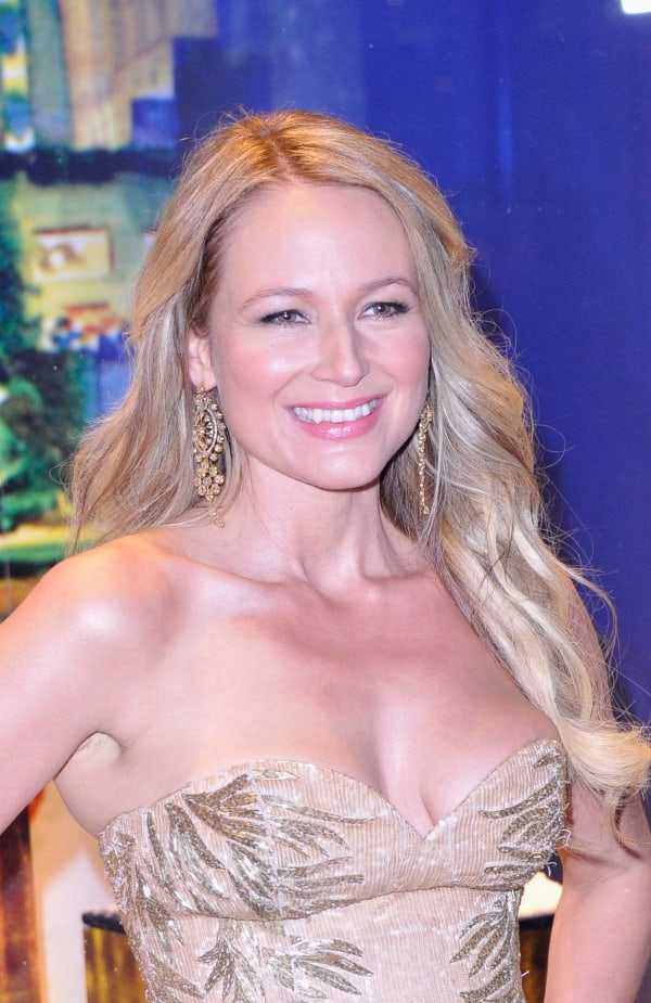 51 Hot Pictures Of Jewel That Will Make Your Heart Pound For Her | Best Of Comic Books