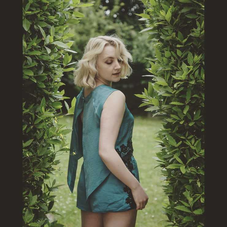 60+ Evanna Lynch Hot Pictures Will Drive You Nuts For Her | Best Of Comic Books