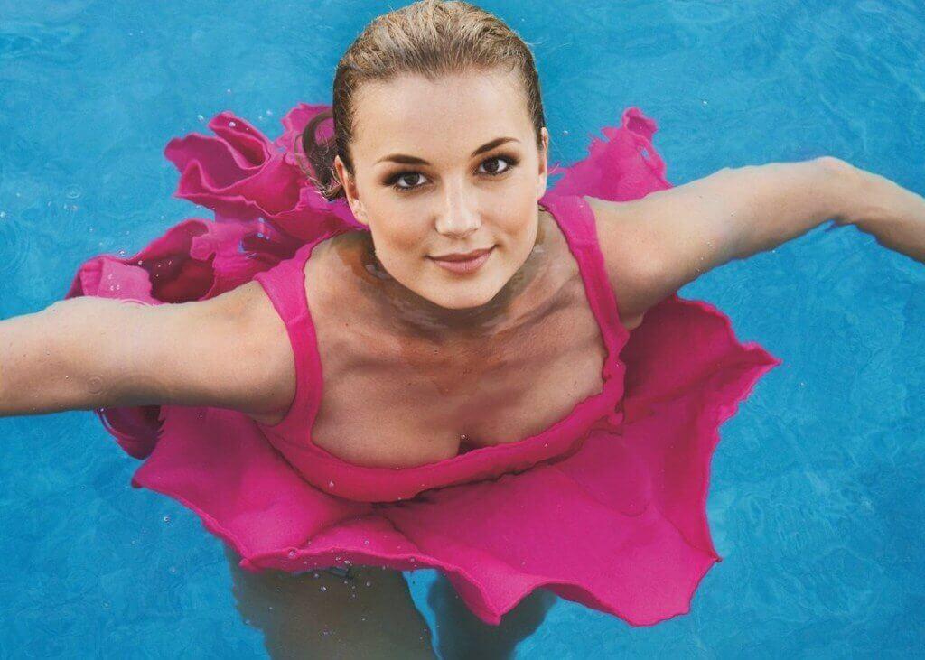 60+ Hottest Emily VanCamp Boobs Pictures Are Portal To Heaven | Best Of Comic Books