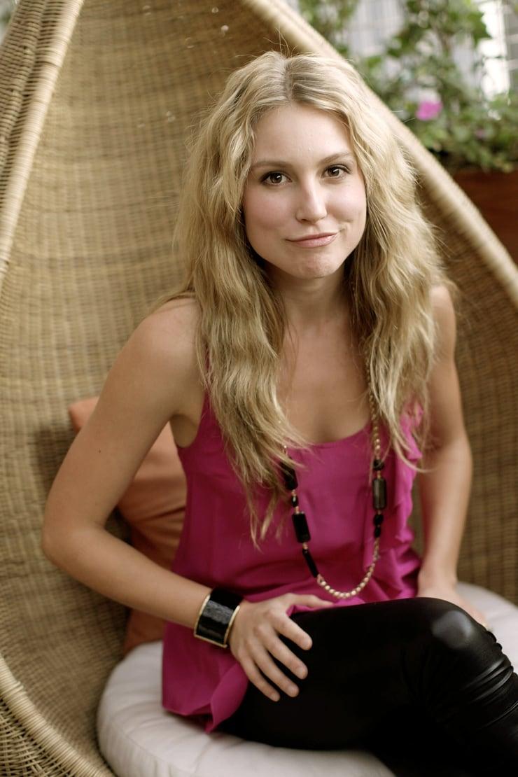 60+ Hottest Sarah Carter Boobs Pictures Are Going To Make You Fall In Love With Her | Best Of Comic Books