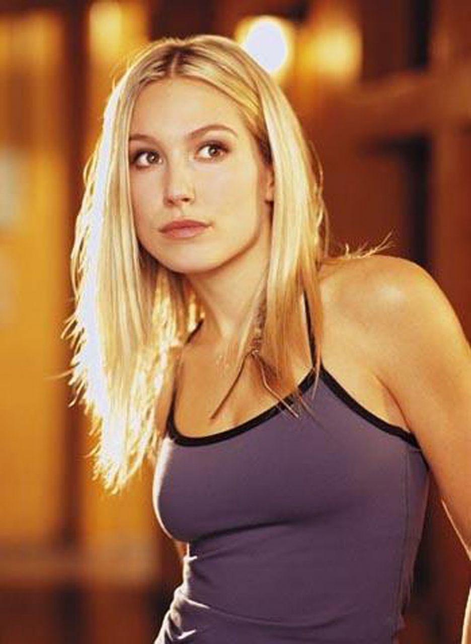 60+ Hottest Sarah Carter Boobs Pictures Are Going To Make You Fall In Love With Her | Best Of Comic Books