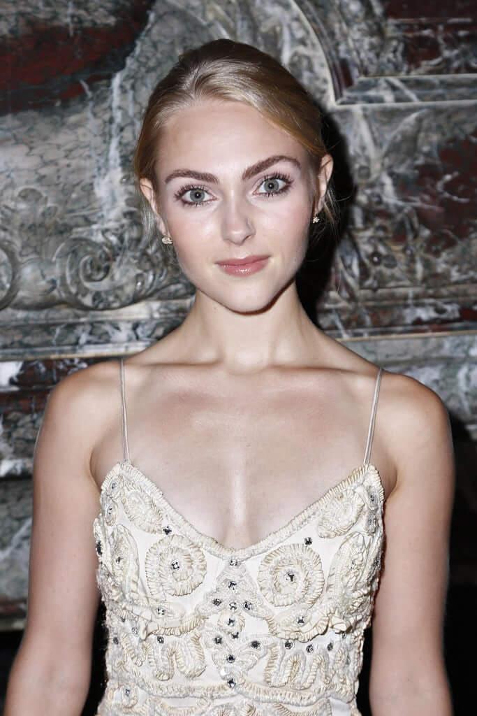 61 Hottest AnnaSophia Robb Boobs Pictures Will Make Your Pray Her like Goddess | Best Of Comic Books