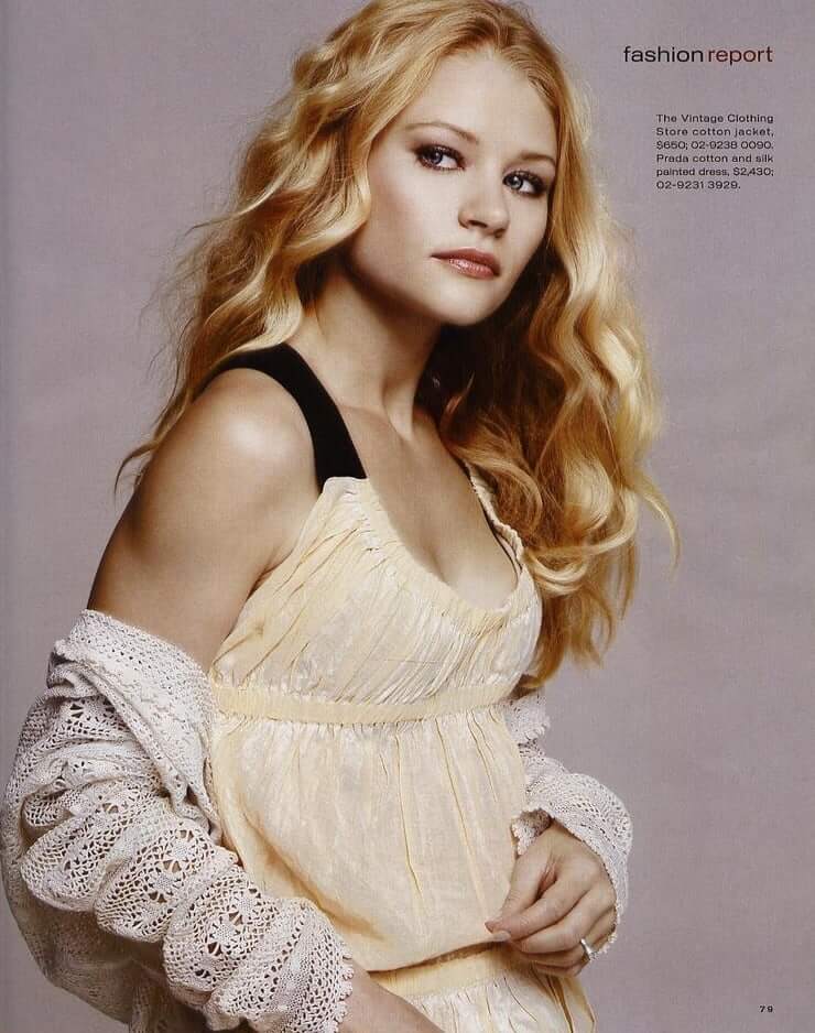 61 Hottest Emilie de Ravin Boobs Pictures Will Inspire You To Get Rich And Achieve Her | Best Of Comic Books