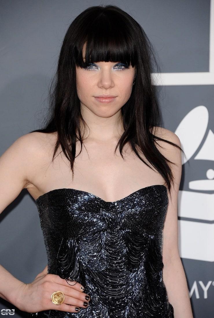 61 Sexy Carly Rae Jepsen Boobs Pictures Are Incredibly Excellent | Best Of Comic Books