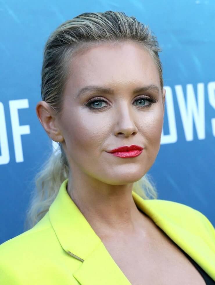 61 Sexy Nicky Whelan Boobs Pictures Will Induce Passionate Feelings for Her | Best Of Comic Books
