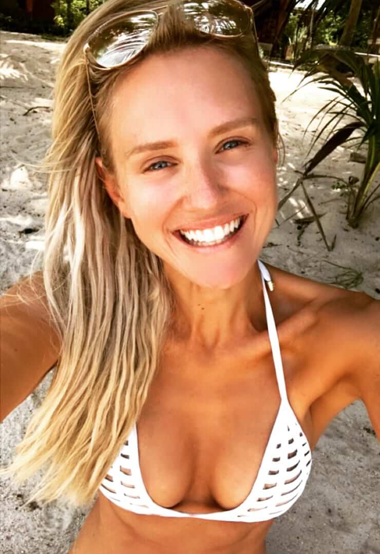 61 Sexy Nicky Whelan Boobs Pictures Will Induce Passionate Feelings for Her | Best Of Comic Books