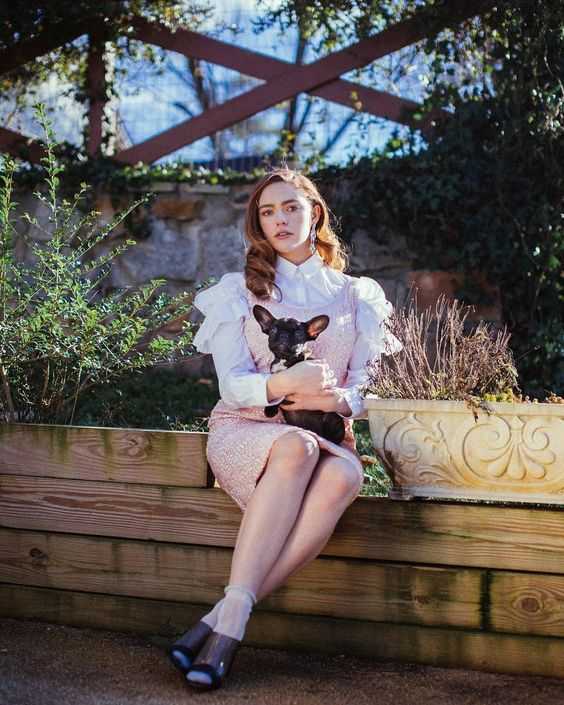 75+ Danielle Rose Russell Hot Pictures Will Drive You Nuts For Her | Best Of Comic Books