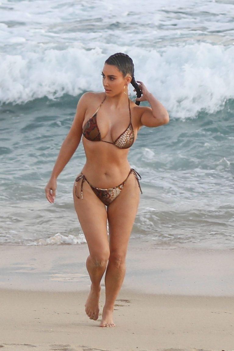 Kim Kardashian Wears Bikini In Malibu (11 Pics) | Best Of Comic Books
