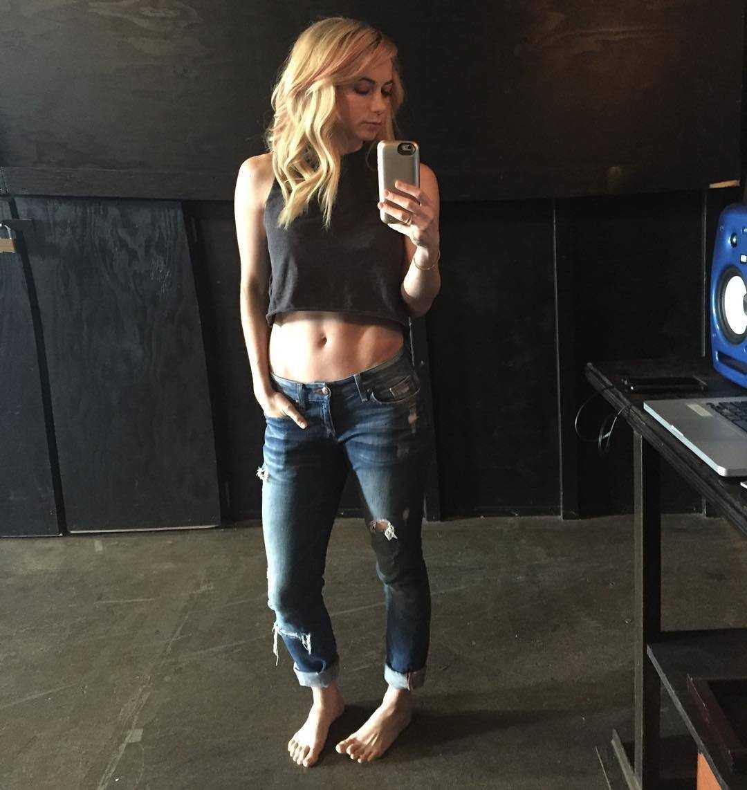 25 Sexy Iliza Shlesinger Feet Pictures Will Blow Your Minds | Best Of Comic Books