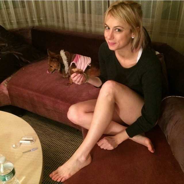 25 Sexy Iliza Shlesinger Feet Pictures Will Blow Your Minds | Best Of Comic Books