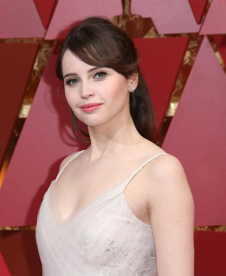 Nude Pictures Of Felicity Jones Are Truly Astonishing The Viraler