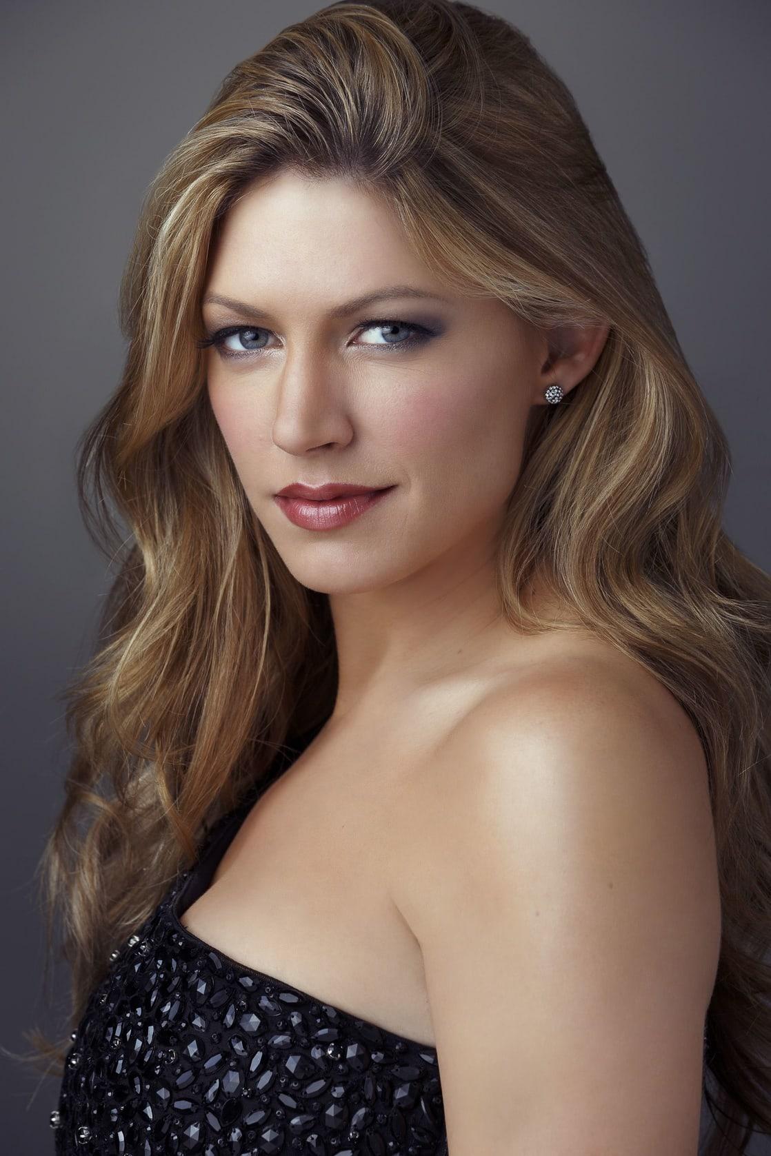 33 Hot Pictures of Jes Macallan – Ava Sharpe In Legends Of Tomorrow | Best Of Comic Books