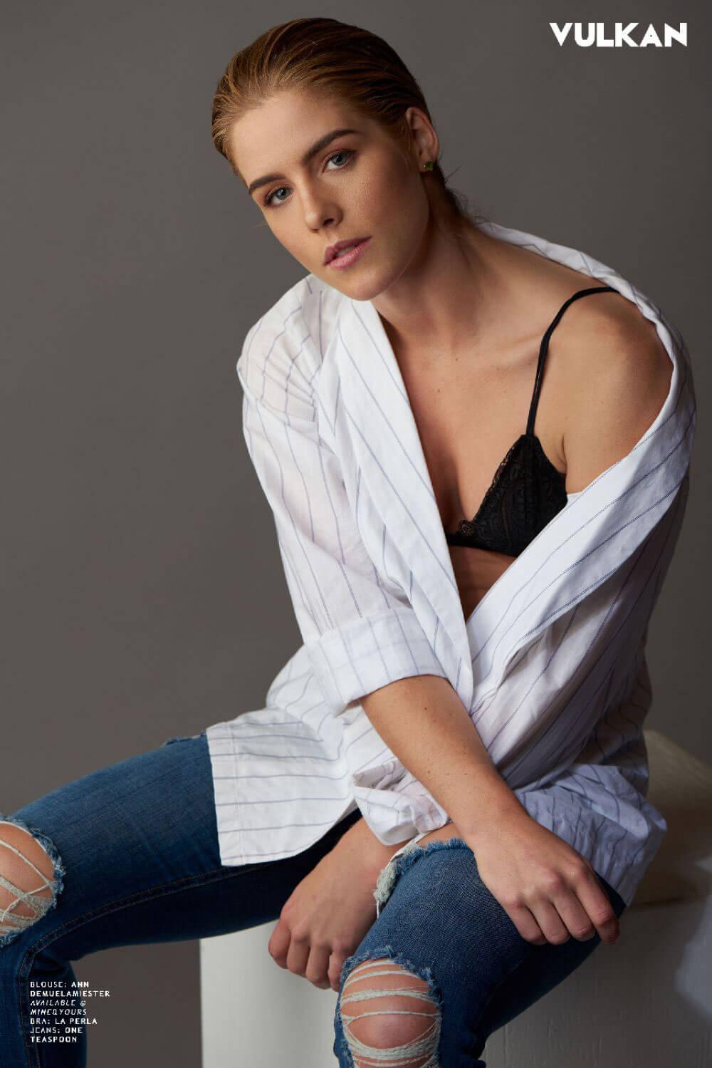 35 Hottest Emily Bett Rickards Bikini Pictures – Felicity Smoak Actress In Arrow | Best Of Comic Books