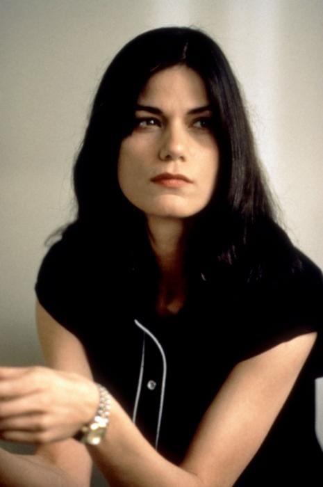 36 Linda Fiorentino Nude Pictures Can Make You Submit To Her Glitzy Looks | Best Of Comic Books