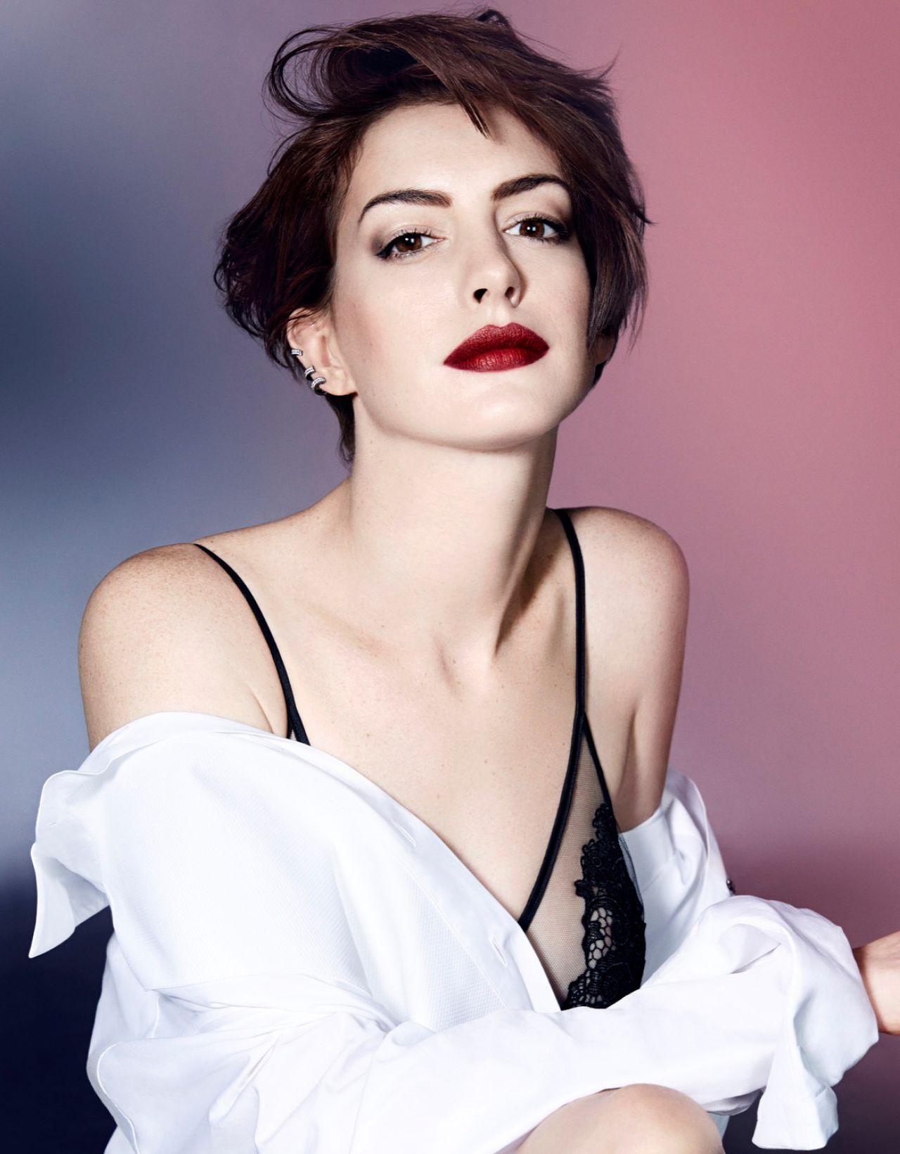 38 Hottest Bikini Pictures Of Anne Hathaway Are Just Too Damn Delicious | Best Of Comic Books