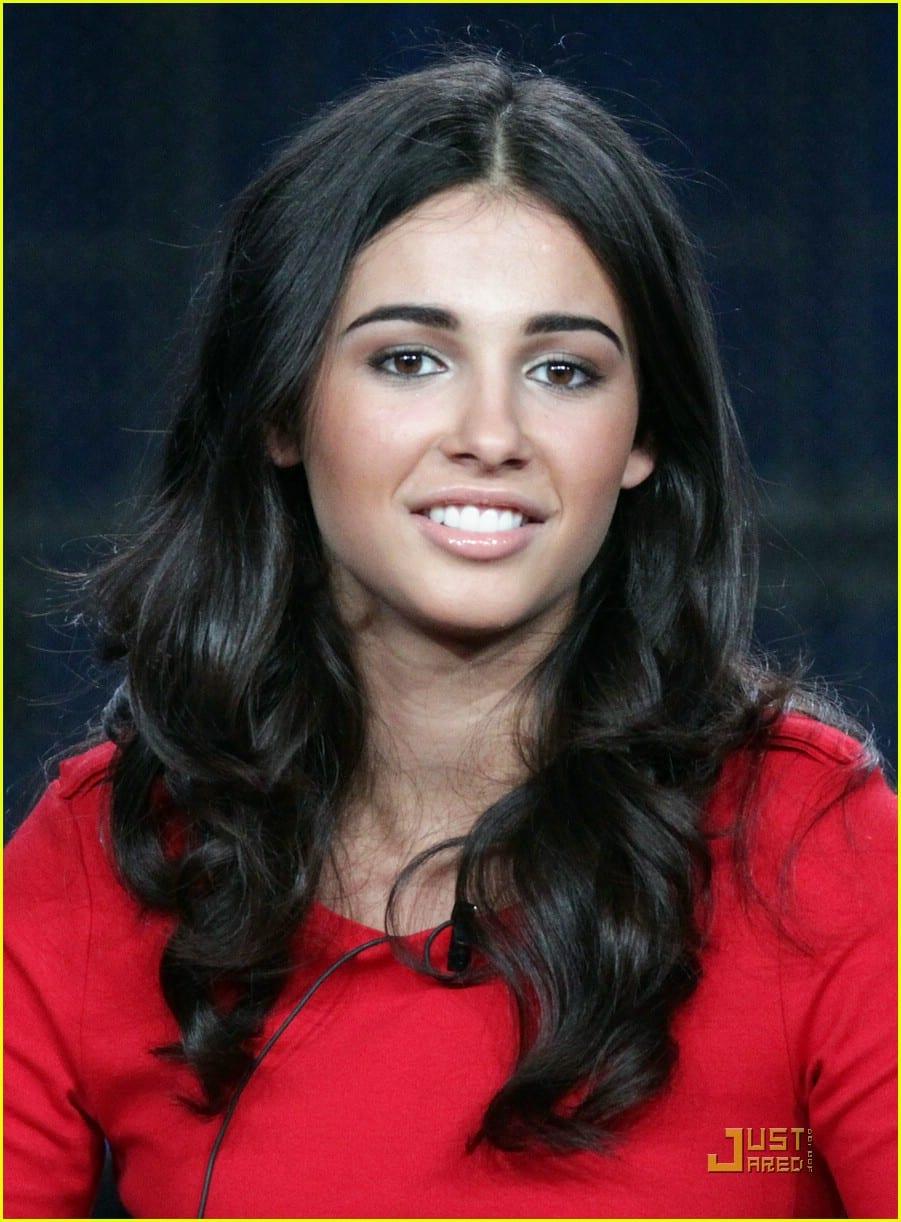 39 Hot Pictures Of Naomi Scott – Jasmine In Aladdin Live-action Movie | Best Of Comic Books