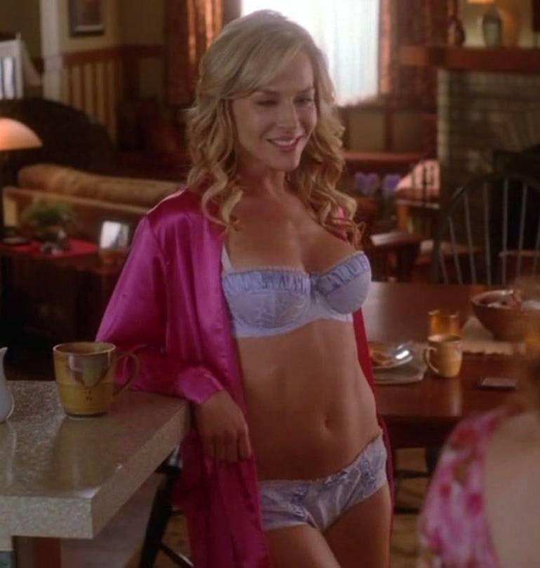 39 Hottest Julie Benz Bikini Pictures Will Drive You Nuts For Her | Best Of Comic Books