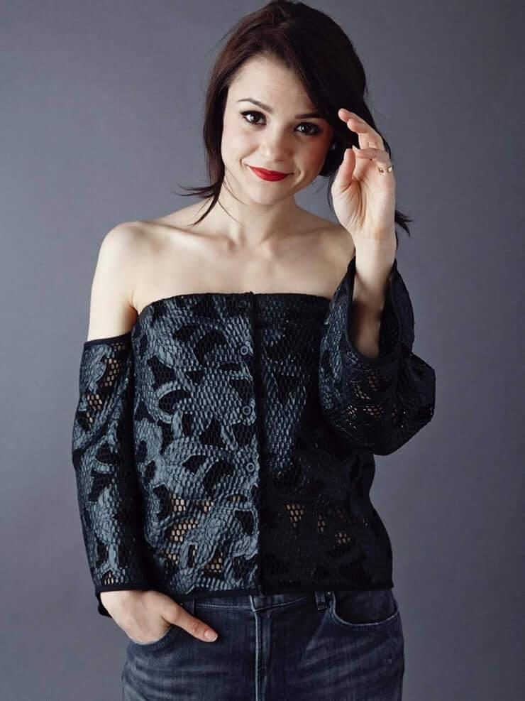 40 Hot Pictures Of Kathryn Prescott Here To Grab Your Attention | Best Of Comic Books