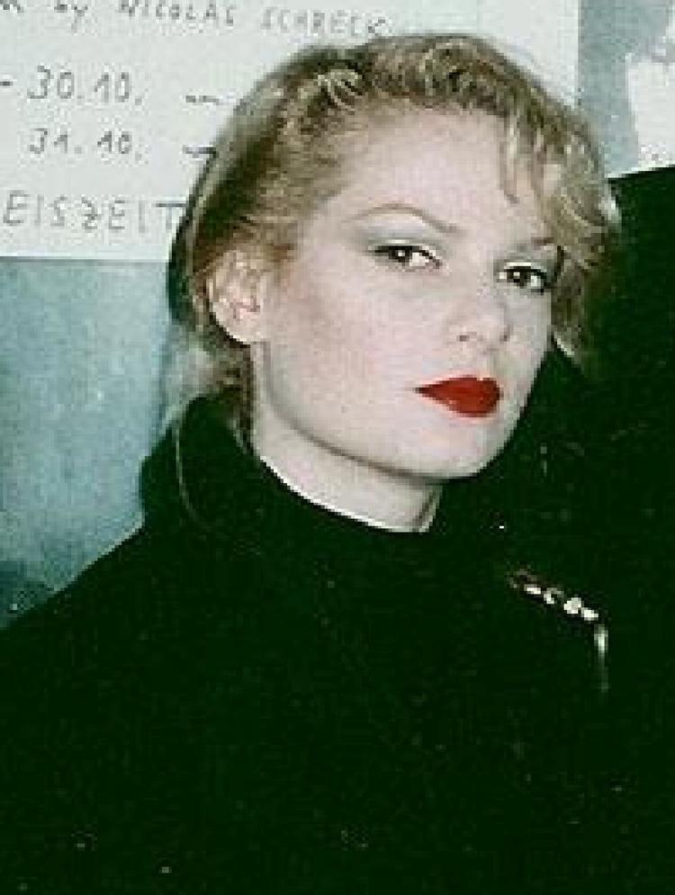 40 Hot Pictures Of Zeena Lavey Pictures Prove She Is A Taylor Swift Look Alike | Best Of Comic Books
