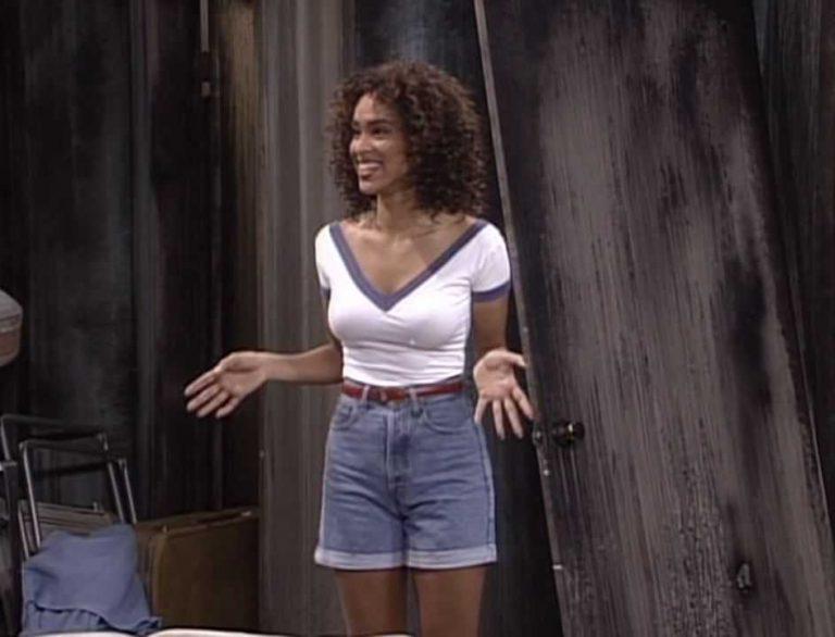 40 Karyn Parsons Nude Pictures Flaunt Her Diva Like Looks The Viraler 