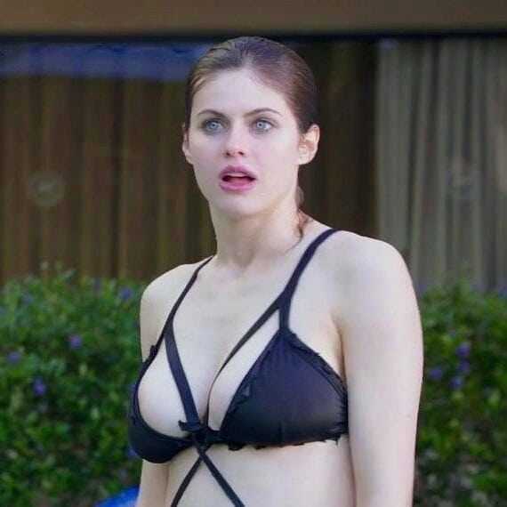 40 Nude Pictures Of Alexandra Daddario Which Are Incredibly Bewitching