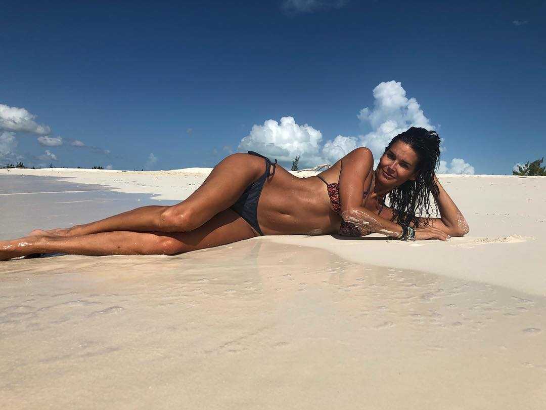 40 Nude Pictures Of Angie Harmon Which Will Leave You To Awe In Astonishment | Best Of Comic Books