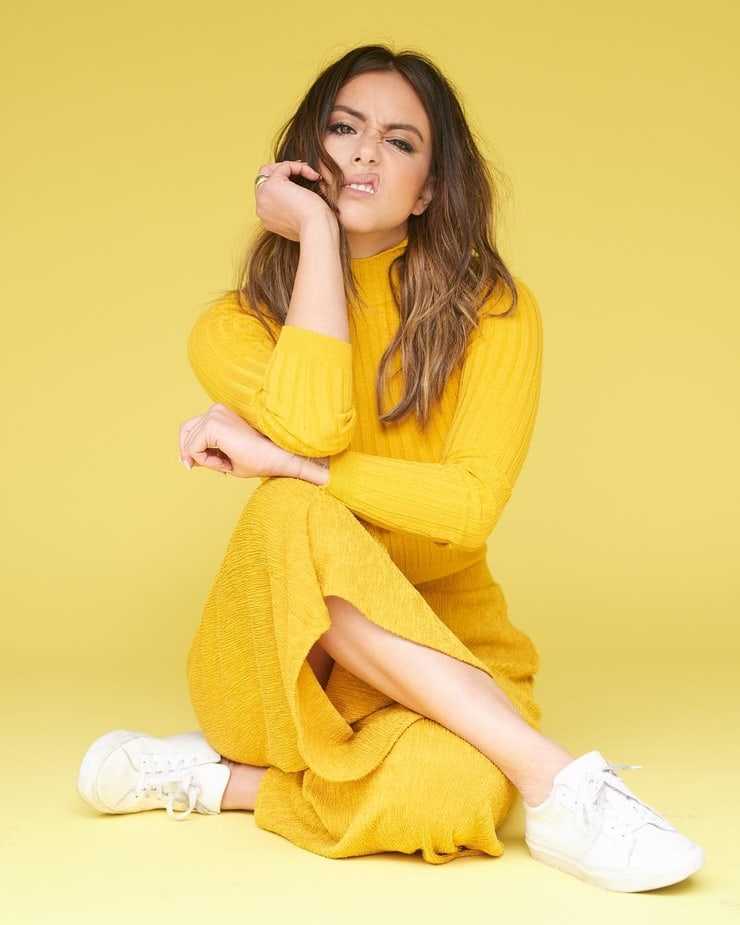 40 Sexy Chloe Bennet Feet Pictures Will Make You Drool For Her | Best Of Comic Books