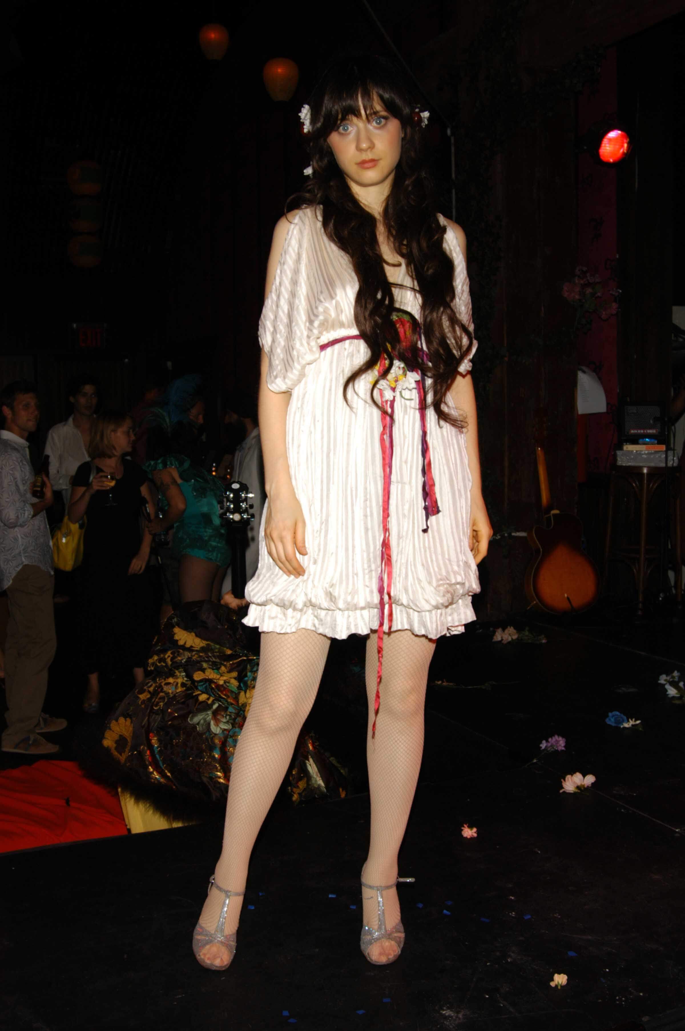 40 Sexy Zooey Deschanel Feet Pictures Are Heaven On Earth | Best Of Comic Books