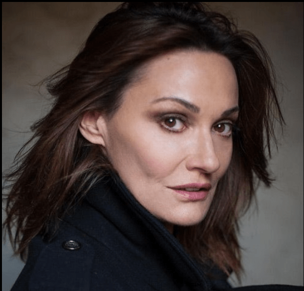42 Hot Pictures Of Sarah Parish Which Are Here To Rock Your World | Best Of Comic Books