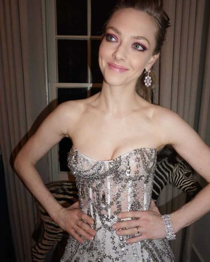 42 Nude Pictures Of Amanda Seyfried That Are Basically Flawless