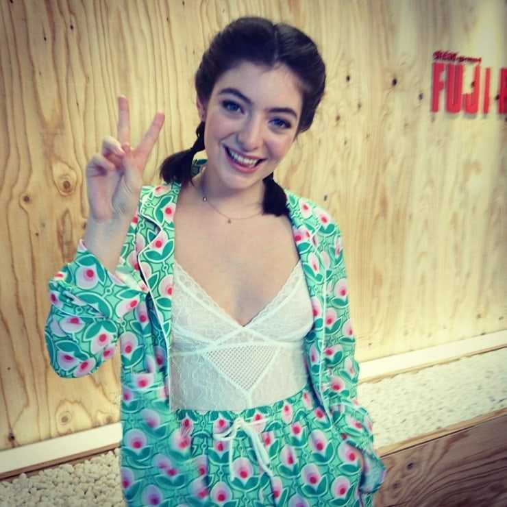 43 Lorde Nude Pictures Are Sure To Keep You Motivated | Best Of Comic Books