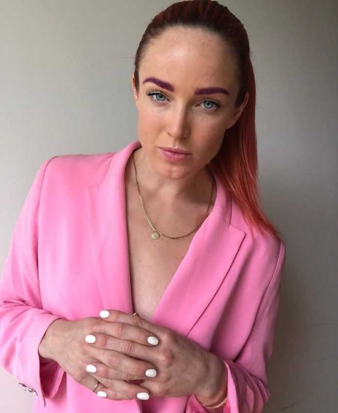 45 Caity Lotz Nude Pictures Show Off Her Dashing Diva Like Looks | Best Of Comic Books