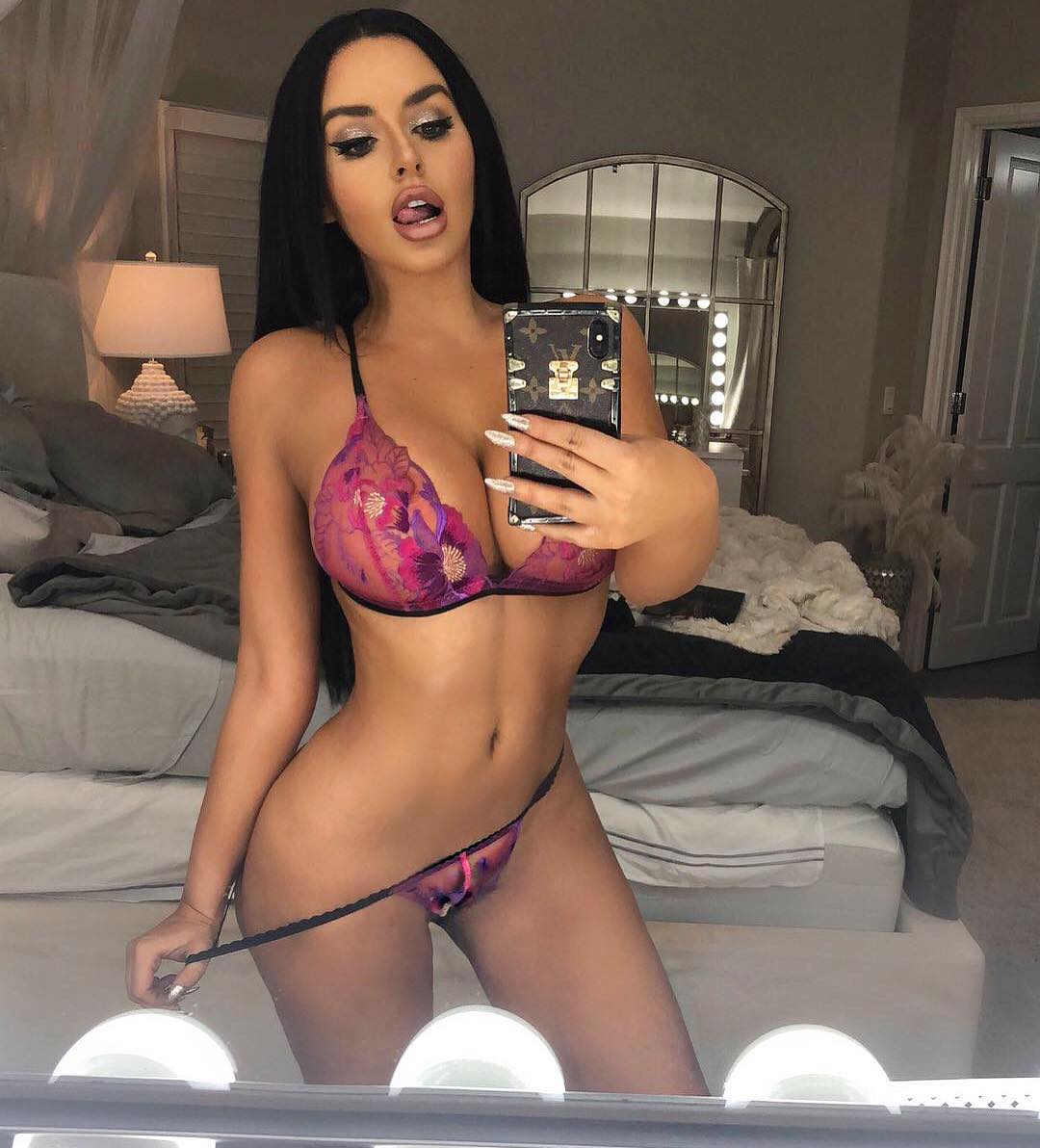 45 Hottest Abigail Ratchford’s Big Ass Would Make You Want Her Sexy Booty Now | Best Of Comic Books